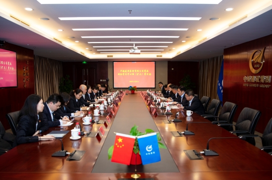 米兰online(中国)党委召开理论学习中心组（扩大）学习会议